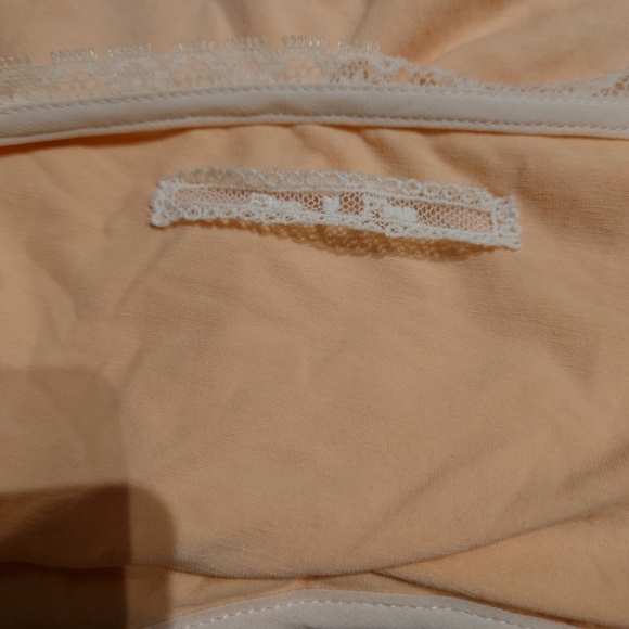 Pearls and lace decorated collar T-shirt - Picture 3 of 5